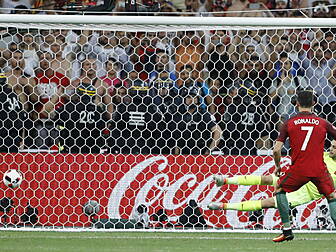 Portugal reach Euro 2016 semi-...